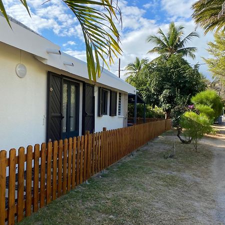 Villa & Bungalow 'Coco Des Sables' Les Pieds Dans L'Eau لا سالين لو باين المظهر الخارجي الصورة