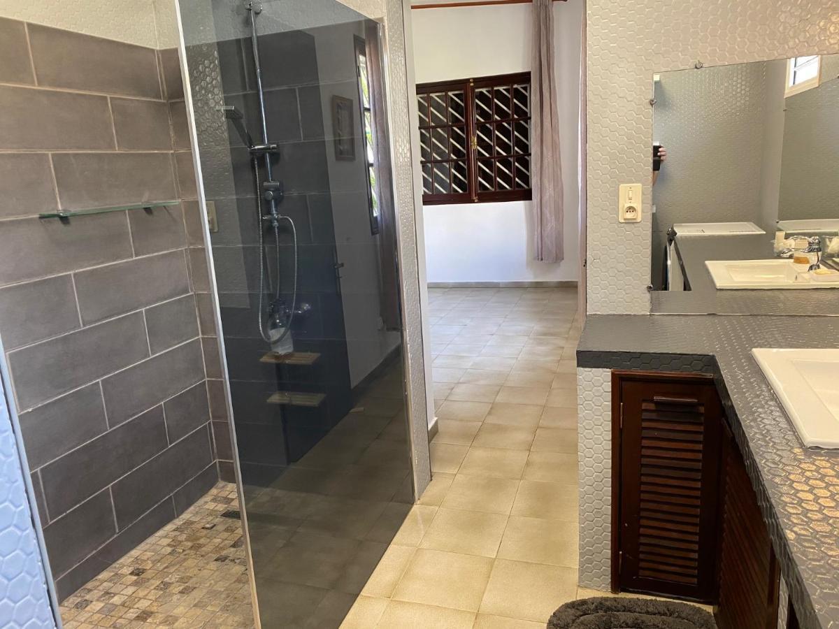 Villa & Bungalow 'Coco Des Sables' Les Pieds Dans L'Eau لا سالين لو باين المظهر الخارجي الصورة