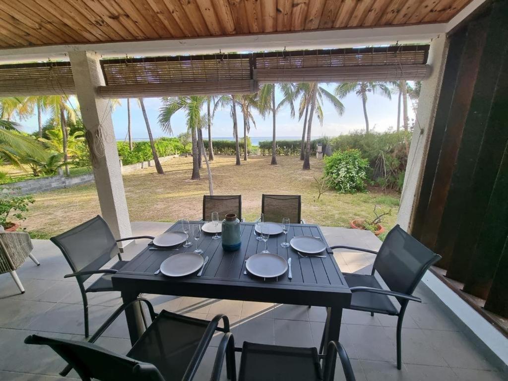 Villa & Bungalow 'Coco Des Sables' Les Pieds Dans L'Eau لا سالين لو باين المظهر الخارجي الصورة